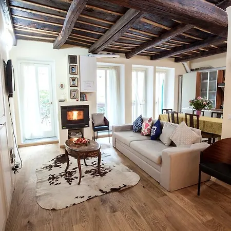 Porta Dipinta House Alta Apartment