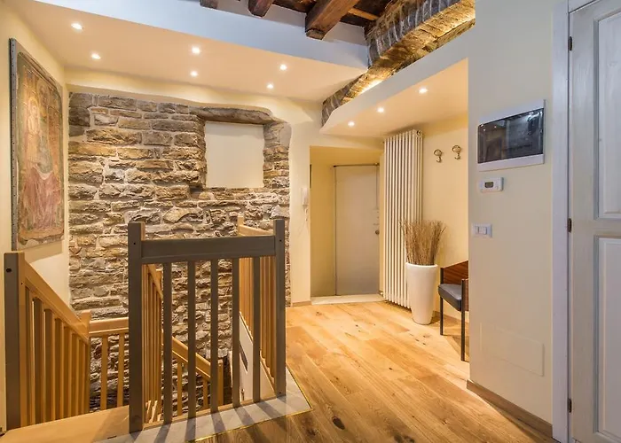 Porta Dipinta House Alta *