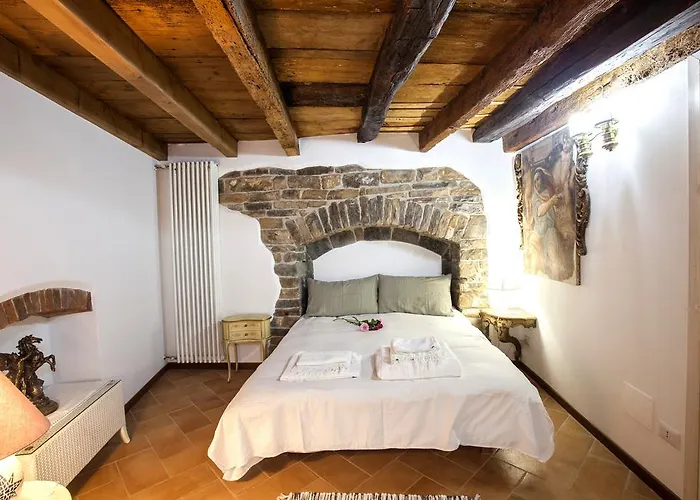 Porta Dipinta House Alta